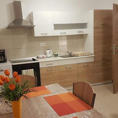 Apartment Orange Brist Pula Luaran gambar