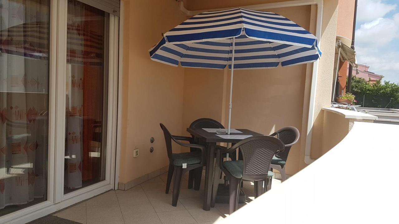 Apartment Orange Brist Pula Luaran gambar