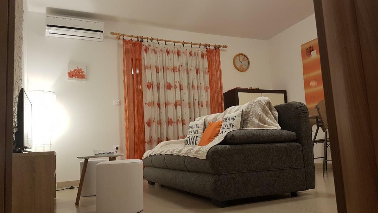Apartment Orange Brist Pula Luaran gambar