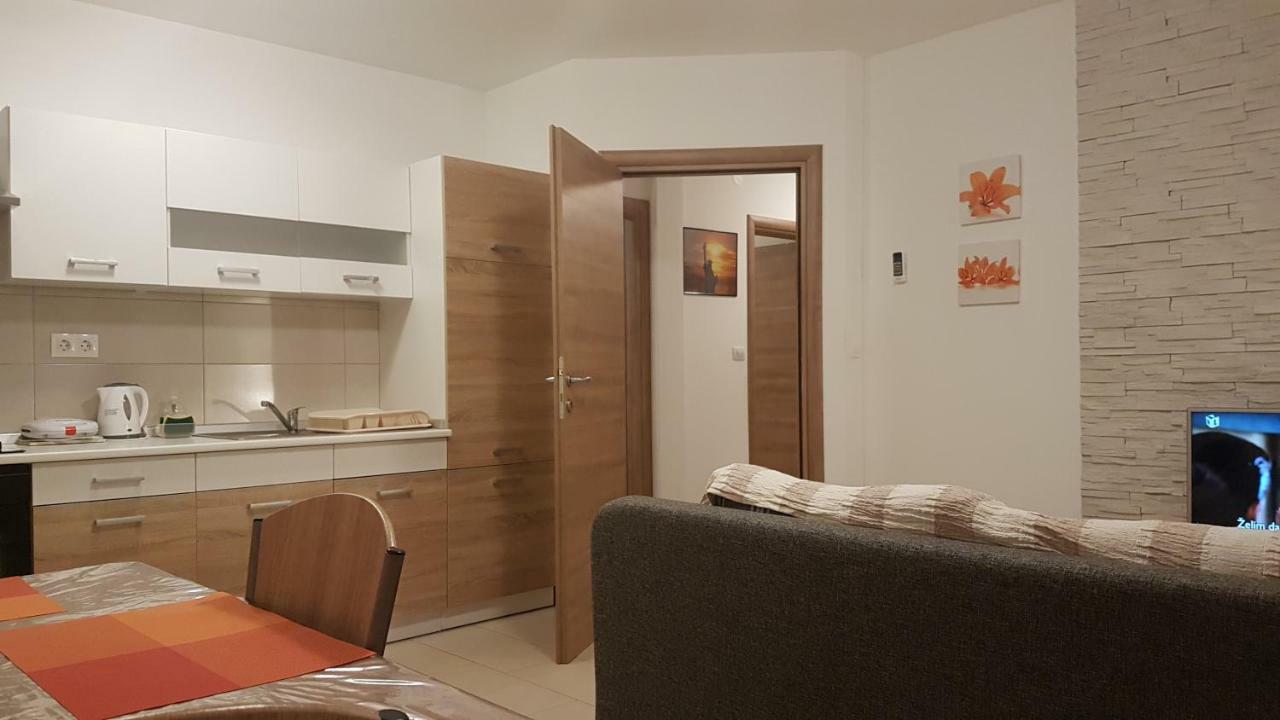 Apartment Orange Brist Pula Luaran gambar