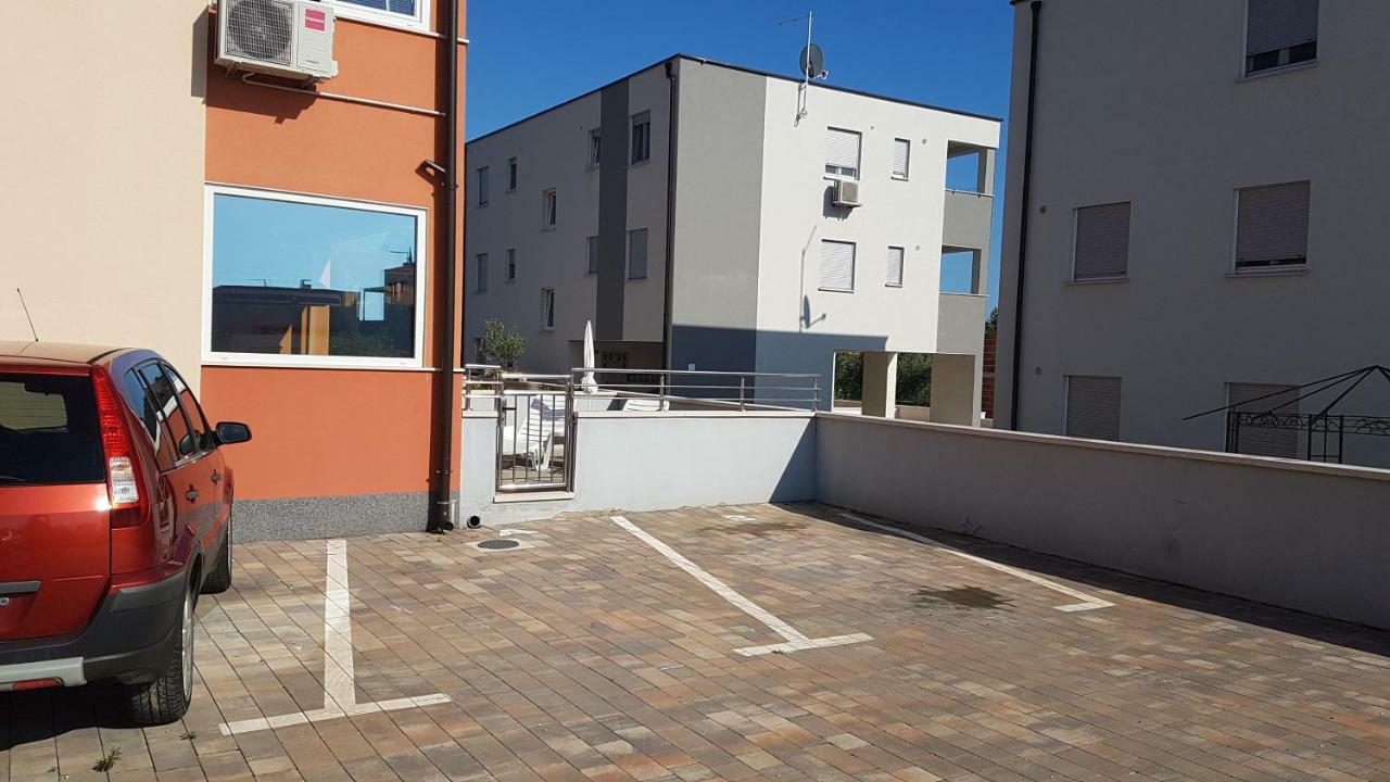 Apartment Orange Brist Pula Luaran gambar