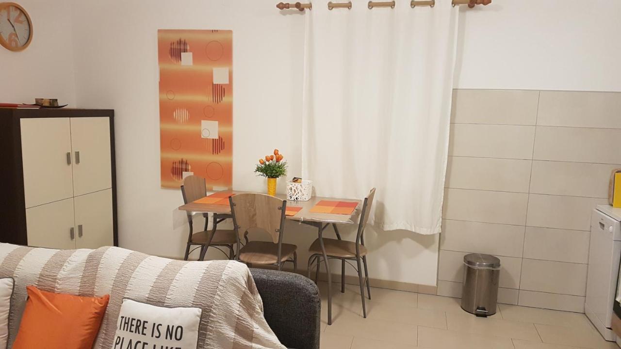 Apartment Orange Brist Pula Luaran gambar