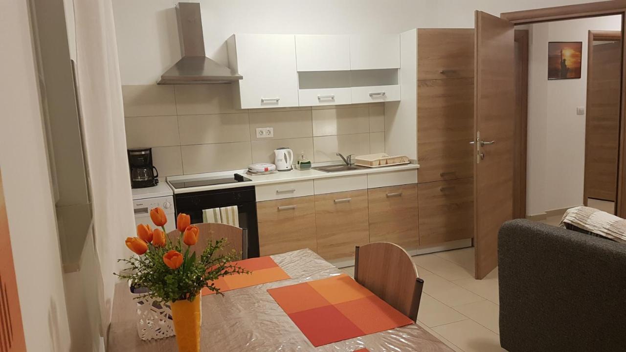 Apartment Orange Brist Pula Luaran gambar